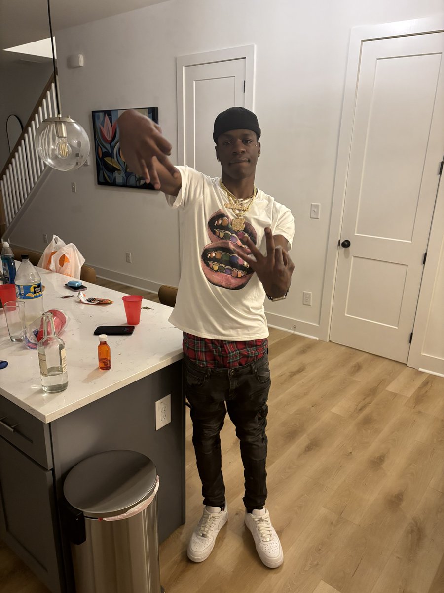 HunchoDatNigga_'s tweet photo. ima soufside nigga to the grave 🪦 https://t.co/DO3KIHlmsN