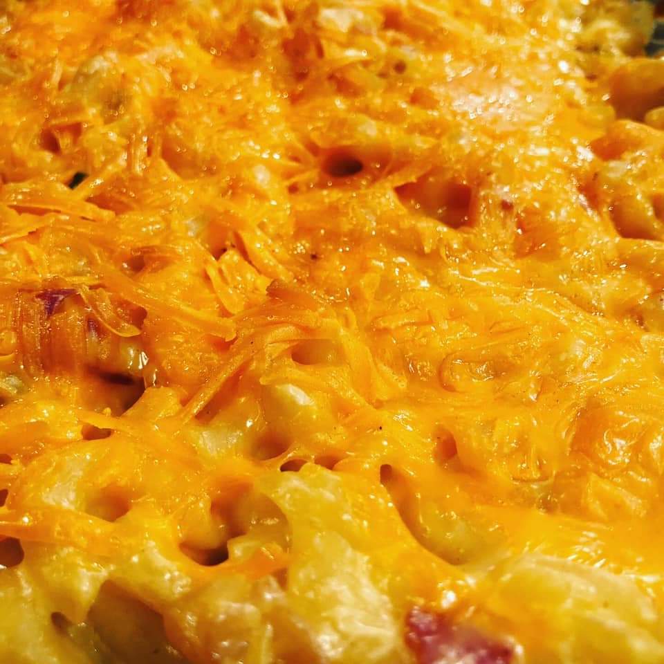 Airfemale14's tweet photo. π€ More.....Homemade Jalapeno π₯Bacon π₯ Mac & Cheese! #2Smokers π₯ #WeekendBaby π» https://t.co/HYCKuo55E3