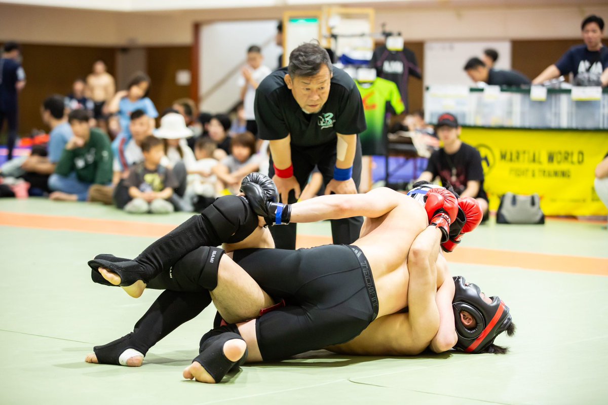 jyonhon's tweet photo. 【M3 CUP04 レフリー紹介】
○午前の部(ブラジリアン柔術、グラップリング)
松本、杉村
○午後の部(MMA、キックボクシング)
杉村
両レフリーから試合前にルールミーティングを行いますので、計量が終わりましたら一階にお集まり下さい👏
#M3CUP https://t.co/ktTk2uXVFf