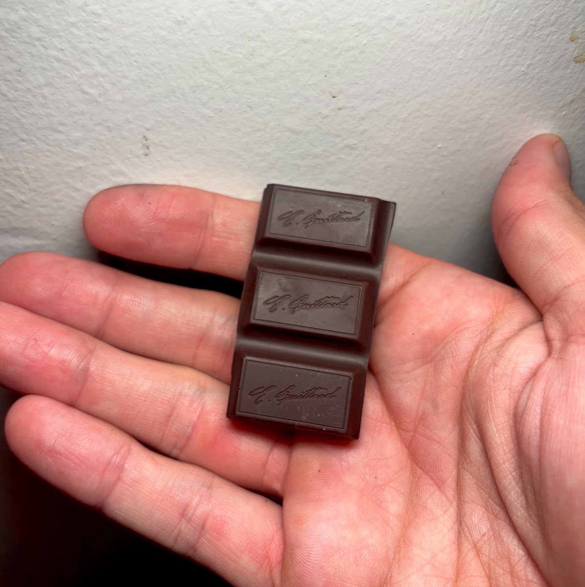 runquasimodo's tweet image. When I got deeper into no added salts and sugar free, chocolate become a valuable satiation food.

This much cocoa solid is how I’m ending my night. Goes a long way #SmallBites #Delicacy