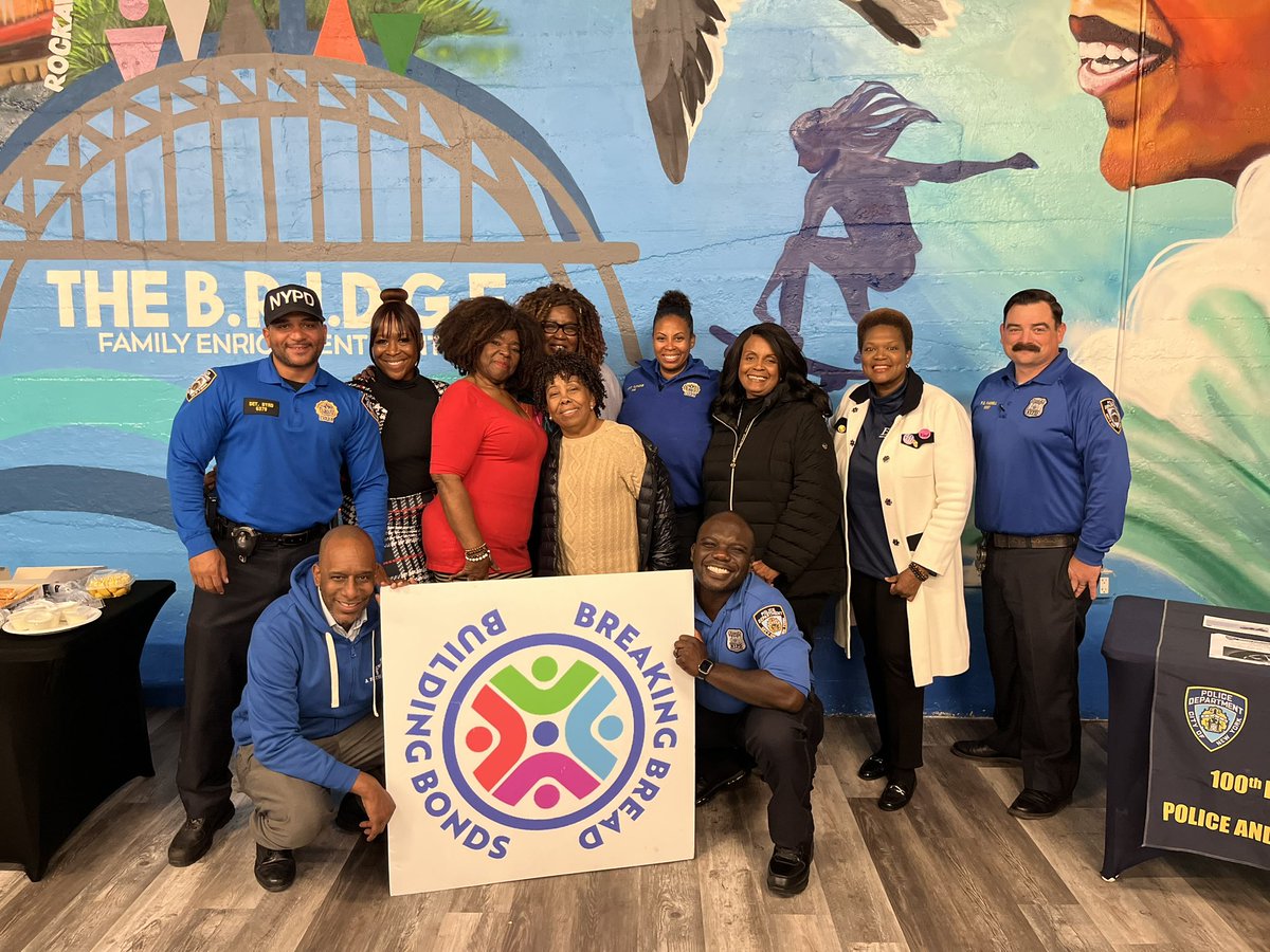 NYPD100Pct's tweet photo. Thank you @NYCMayor for creating a unique, meaningful way for us to strengthen community ties & build bridges on the #Rockaway peninsula- weโre honored to participate in Breaking Bread, Building Bonds. We are getting stuff done โ
#GSD @NYCMayorsOffice #breakingbreadbuildingbonds https://t.co/mB94QyVYFN