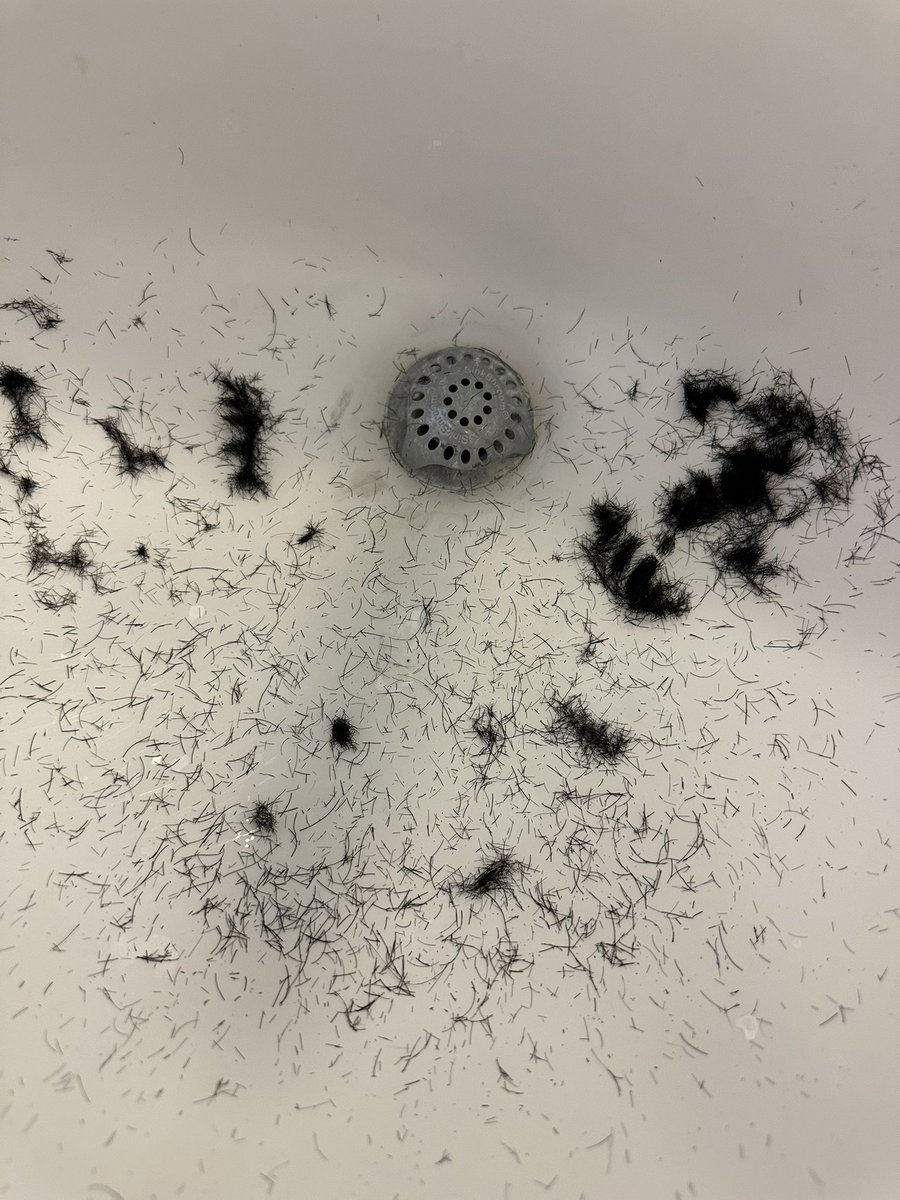 SemiColonHulk's tweet photo. Love cutting my hair every two weeks 🤓 https://t.co/PSZ50eW4XZ