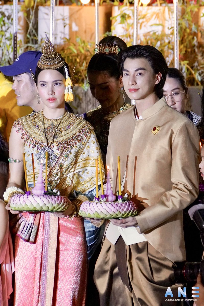 Sun_Sunflower19's tweet photo. งานลอยกระทงพี่ญ่าน้องกลัฟมากับชุดไทยสวยหล่อมากกก

//…สวยหล่อแบบนี้ต้องพีเรียดสักเรื่องแล้ววว!!

GULF AMAZING NIGHT OF LIGHTS 
#Gulf_Loikrathong2024
#LoiKrathongFestival2024 #AmazingNightOfLights
#GulfKanawut https://t.co/suPUslX0Fi