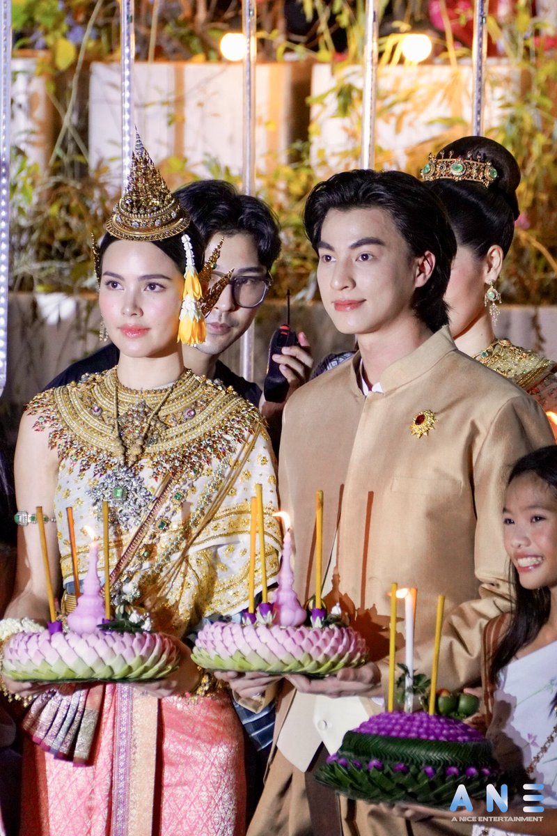 Sun_Sunflower19's tweet photo. งานลอยกระทงพี่ญ่าน้องกลัฟมากับชุดไทยสวยหล่อมากกก

//…สวยหล่อแบบนี้ต้องพีเรียดสักเรื่องแล้ววว!!

GULF AMAZING NIGHT OF LIGHTS 
#Gulf_Loikrathong2024
#LoiKrathongFestival2024 #AmazingNightOfLights
#GulfKanawut https://t.co/suPUslX0Fi