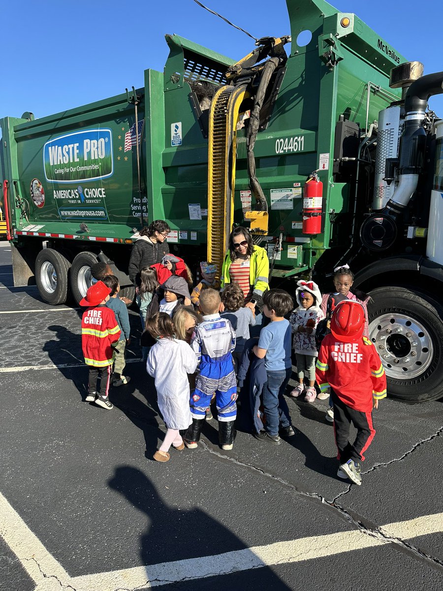 troy_tjohnson's tweet photo. A huge thank you to our community for coming out to make our NJES Touch a Truck Career Day a huge success for our Pre-K, 1st and 2nd graders! #growingtogetheratnjes https://t.co/UEyBPZ0kzM