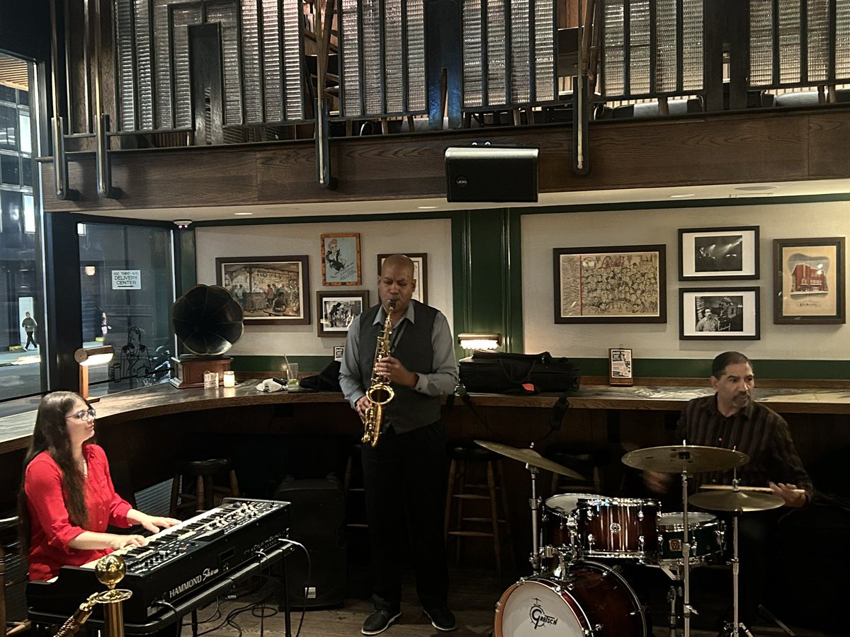 nycjazzrecord's tweet photo. Alto saxophonist @EricPerson2 has helmed an every Friday “Happy Hour” (3-6 pm) organ trio at Albert’s Bar on 41st Street, a block’s walk from @GrandCentralNYC, for a year.  If you’re an organ fan, start your weekend early. Tonight was Leonieke Scheuble with drummer Tony Jefferson https://t.co/luWwckUw7H