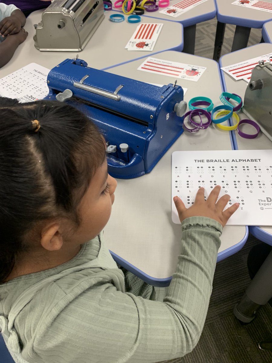 cindy_hundley's tweet photo. It was a cool day to be in the @GutermuthES library! The @APHfortheBlind came and shared cool experiences with our #2ndgraders. I loved it, too! @Mrsyoungcreates #KSB @JCASLKY #AccessWarrior #Braille @JCPS_LMS https://t.co/5SwlAYq6jg