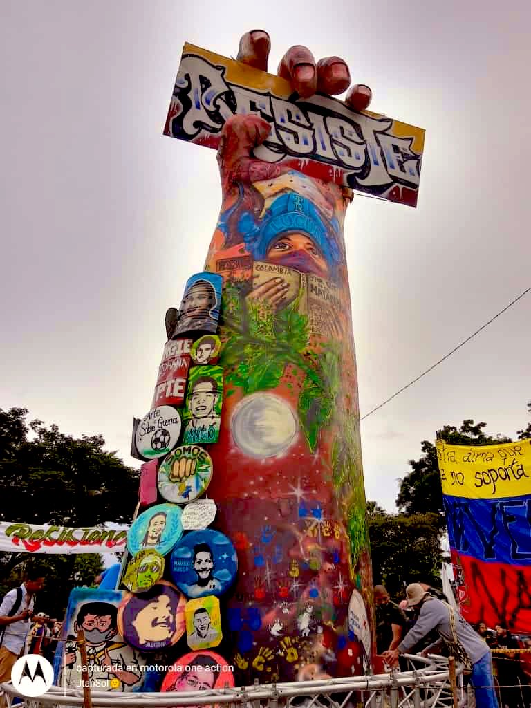 Rincon001A's tweet photo. Quién más está con Paola Andrea Guzmán que este adefesio es hay que tumbarlo ? 🙋❤️

"Es un monumento al vandalismo y a los desadaptados" https://t.co/xjrlokl8uG
