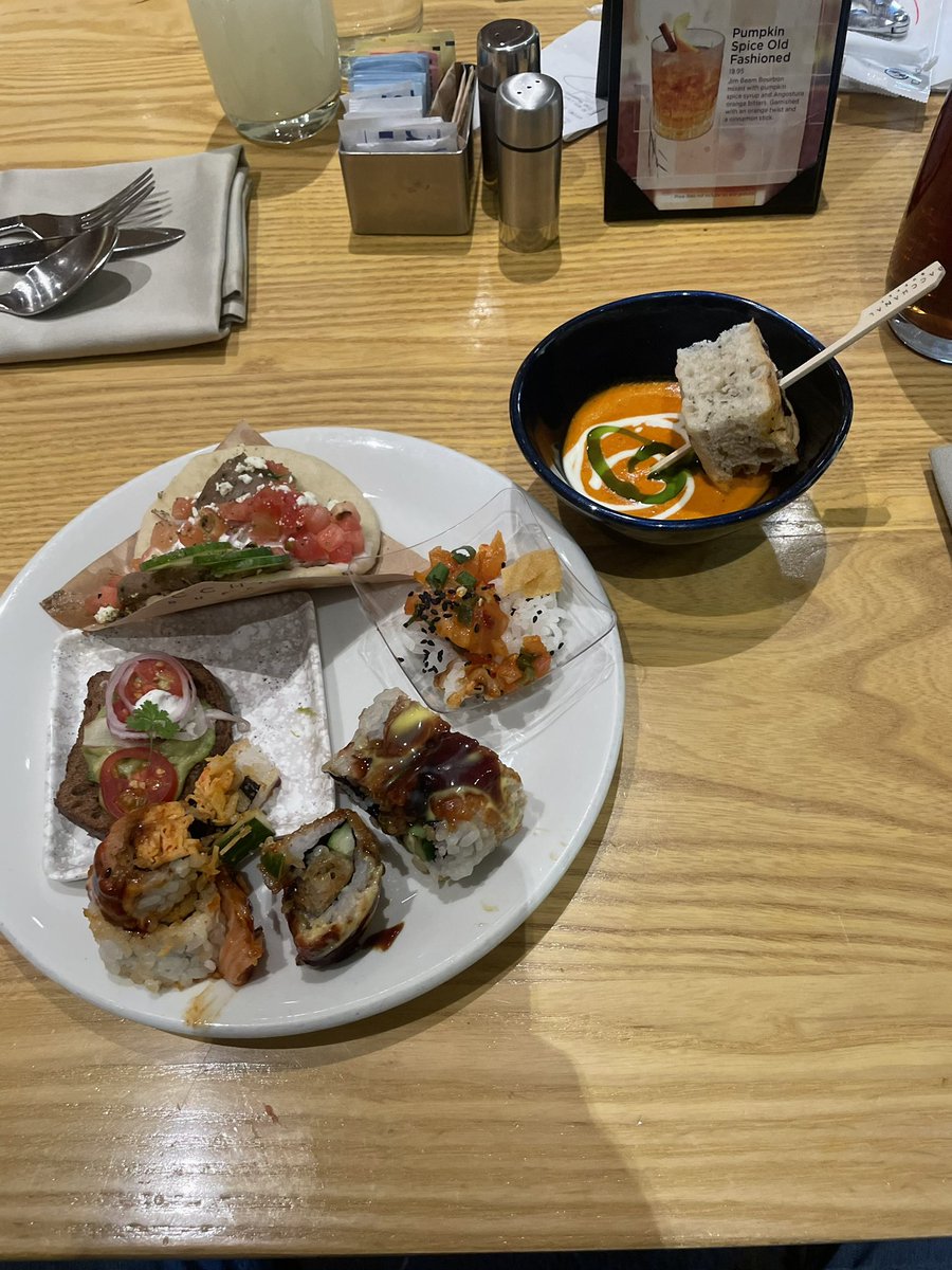 ScuffedSSB's tweet image. Ran up a huge stack in poker so I got to take my friends to the best buffet in Vegas