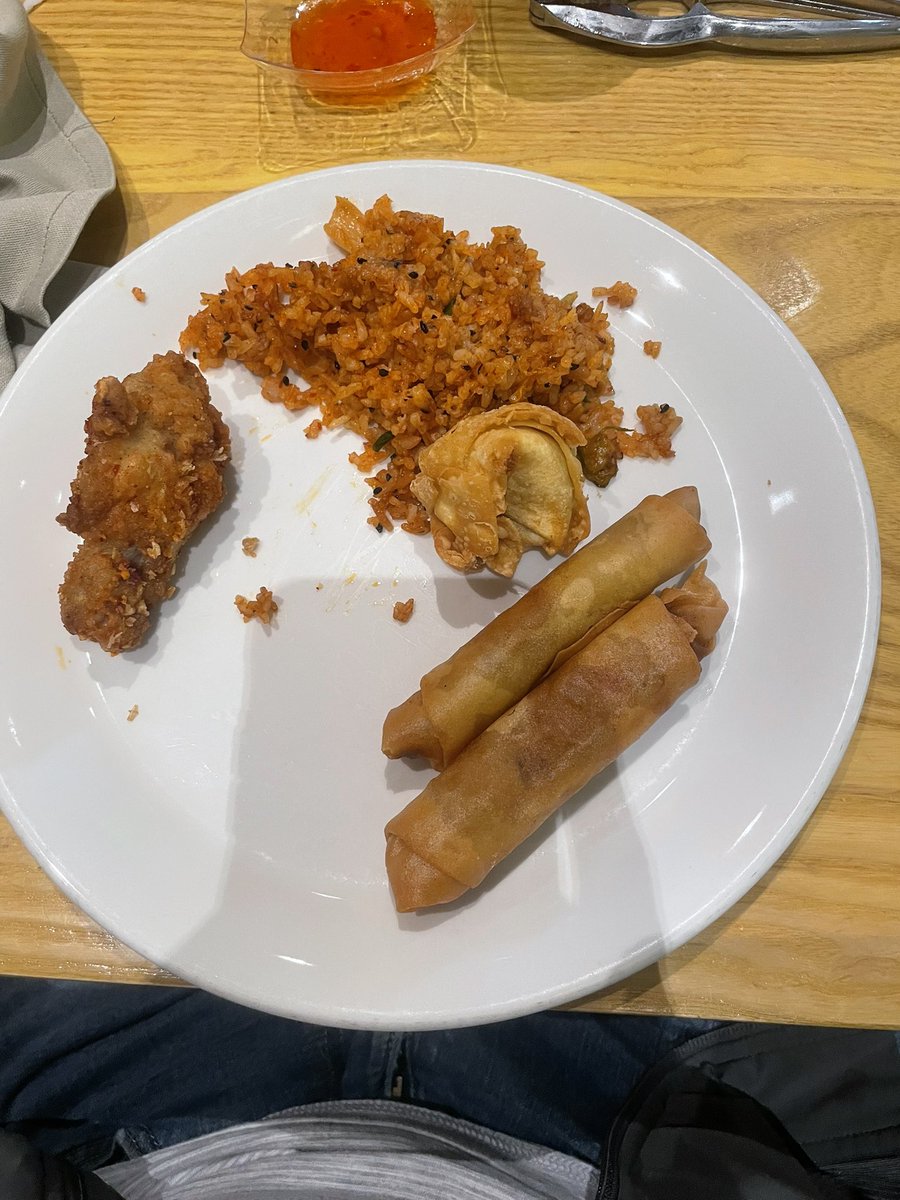ScuffedSSB's tweet image. Ran up a huge stack in poker so I got to take my friends to the best buffet in Vegas