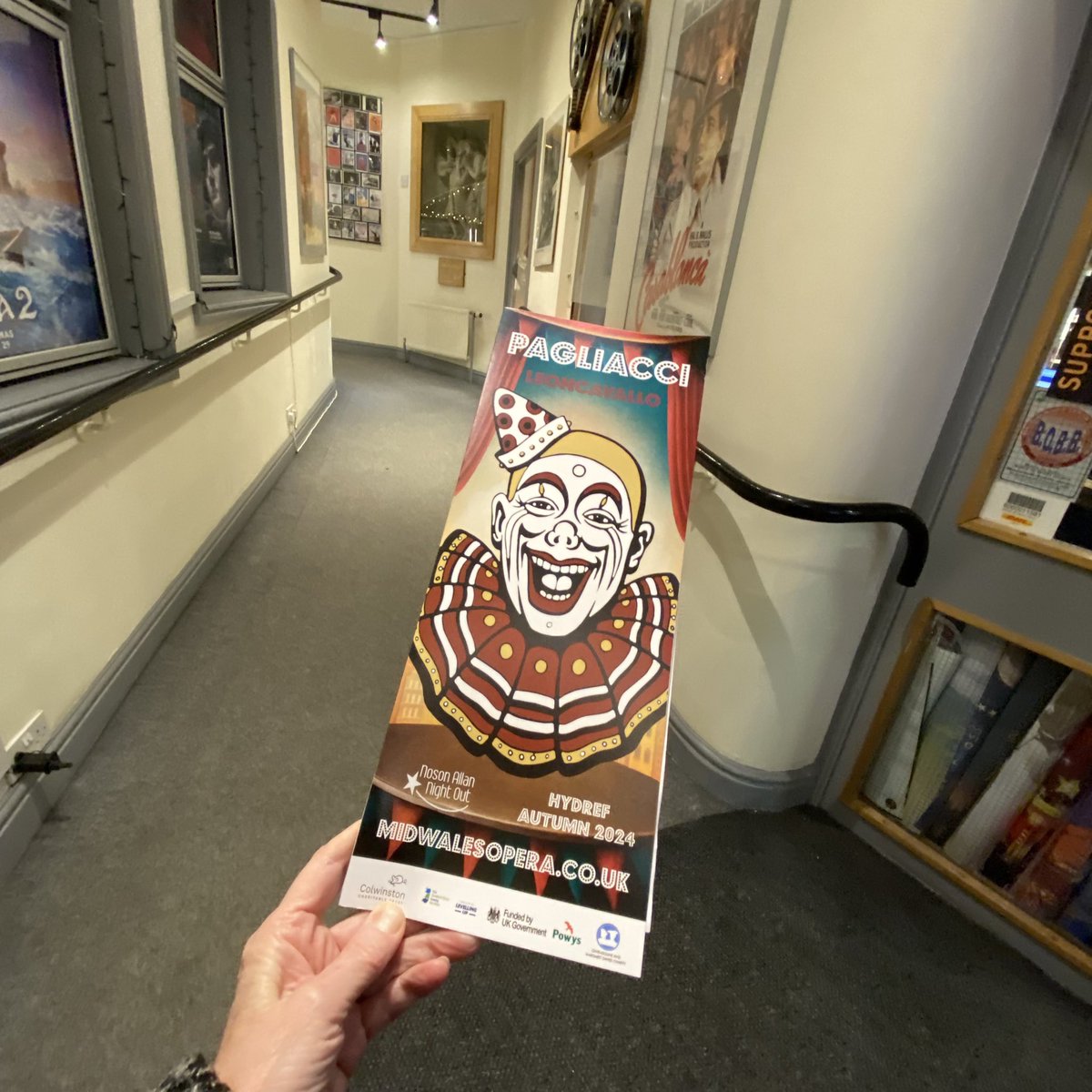 silverlawn's tweet photo. Thank you @Midwalesopera for another cracking evening’s entertainment, #Pagliacci at Wyeside Arts in Builth Wells, deep in rural Wales. Five fine singers, five fine players and fab, economical design &amp; direction … truly wonderful 1/2 https://t.co/OTBzejVzaq