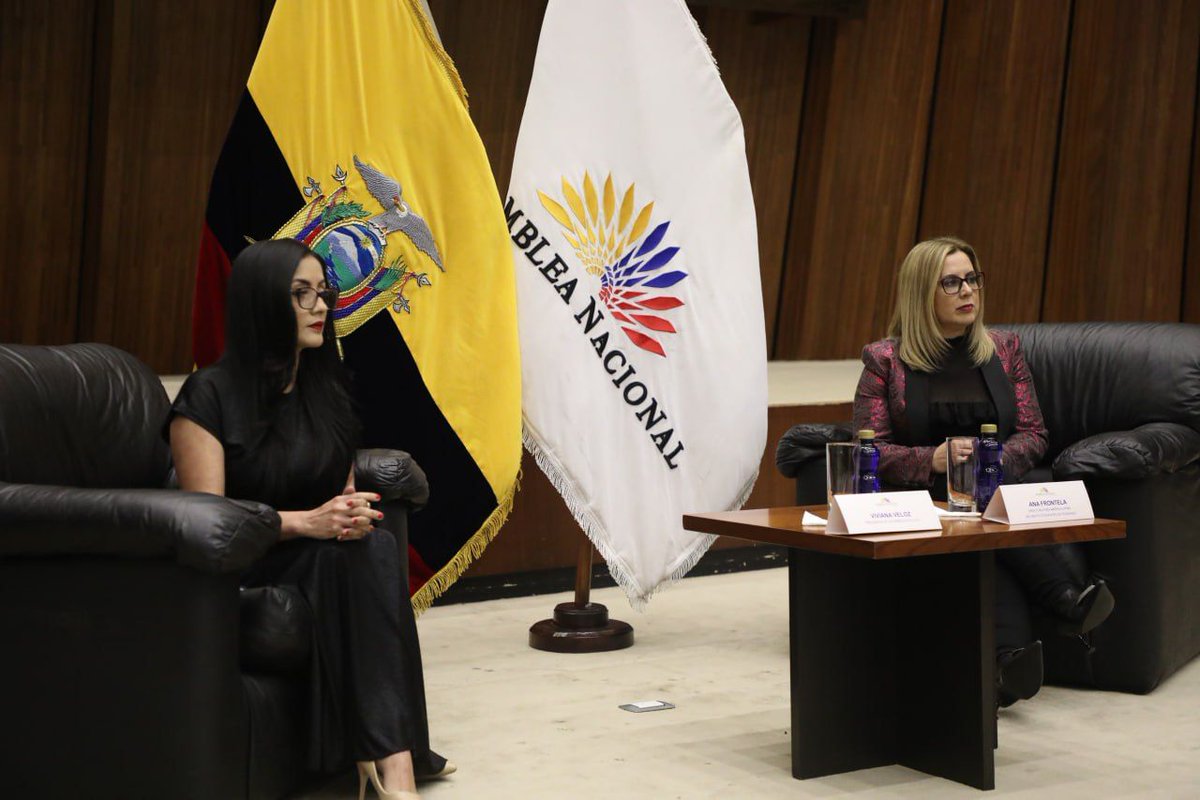 anafron76's tweet photo. Qué bonito ha sido compartir espacio con @VivianaVelozEc . De vuelta en la @AsambleaEcuador para apoyar la formación de trabajadores. Hoy hemos recordado a Clara Campoamor y como la lucha y la educación cambia vidas. @IEPosgrado #Becas #formacion #Ecuador . https://t.co/XwV3x3uq8f