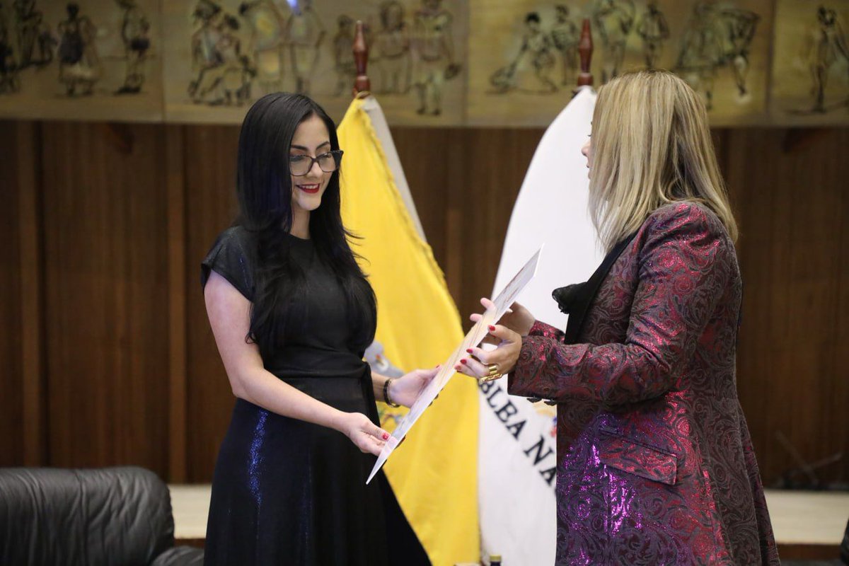 anafron76's tweet photo. Qué bonito ha sido compartir espacio con @VivianaVelozEc . De vuelta en la @AsambleaEcuador para apoyar la formación de trabajadores. Hoy hemos recordado a Clara Campoamor y como la lucha y la educación cambia vidas. @IEPosgrado #Becas #formacion #Ecuador . https://t.co/XwV3x3uq8f