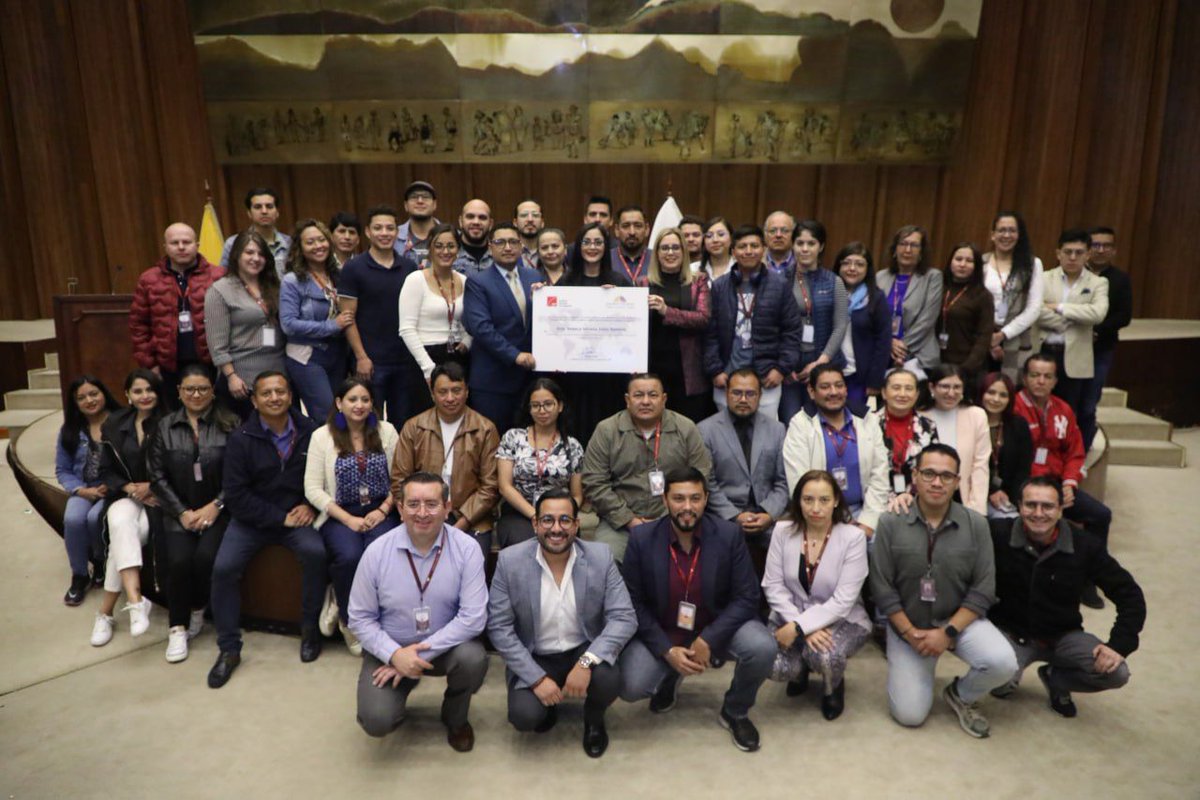 anafron76's tweet photo. Qué bonito ha sido compartir espacio con @VivianaVelozEc . De vuelta en la @AsambleaEcuador para apoyar la formación de trabajadores. Hoy hemos recordado a Clara Campoamor y como la lucha y la educación cambia vidas. @IEPosgrado #Becas #formacion #Ecuador . https://t.co/XwV3x3uq8f