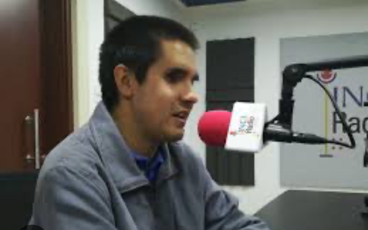 AstridCaceresC's tweet photo. Tengo un amigo por siempre, me enseñó mucho, antropólogo, economista y el mejor ser humano. Nunca vio los colores del mundo, pero la luz en su mirada siempre iluminó. Me dió un regalo: despedirnos y decirnos el afecto que nos tenemos Jorge Colmenares, bendita tú luz por siempre. https://t.co/FDPz0J08HJ