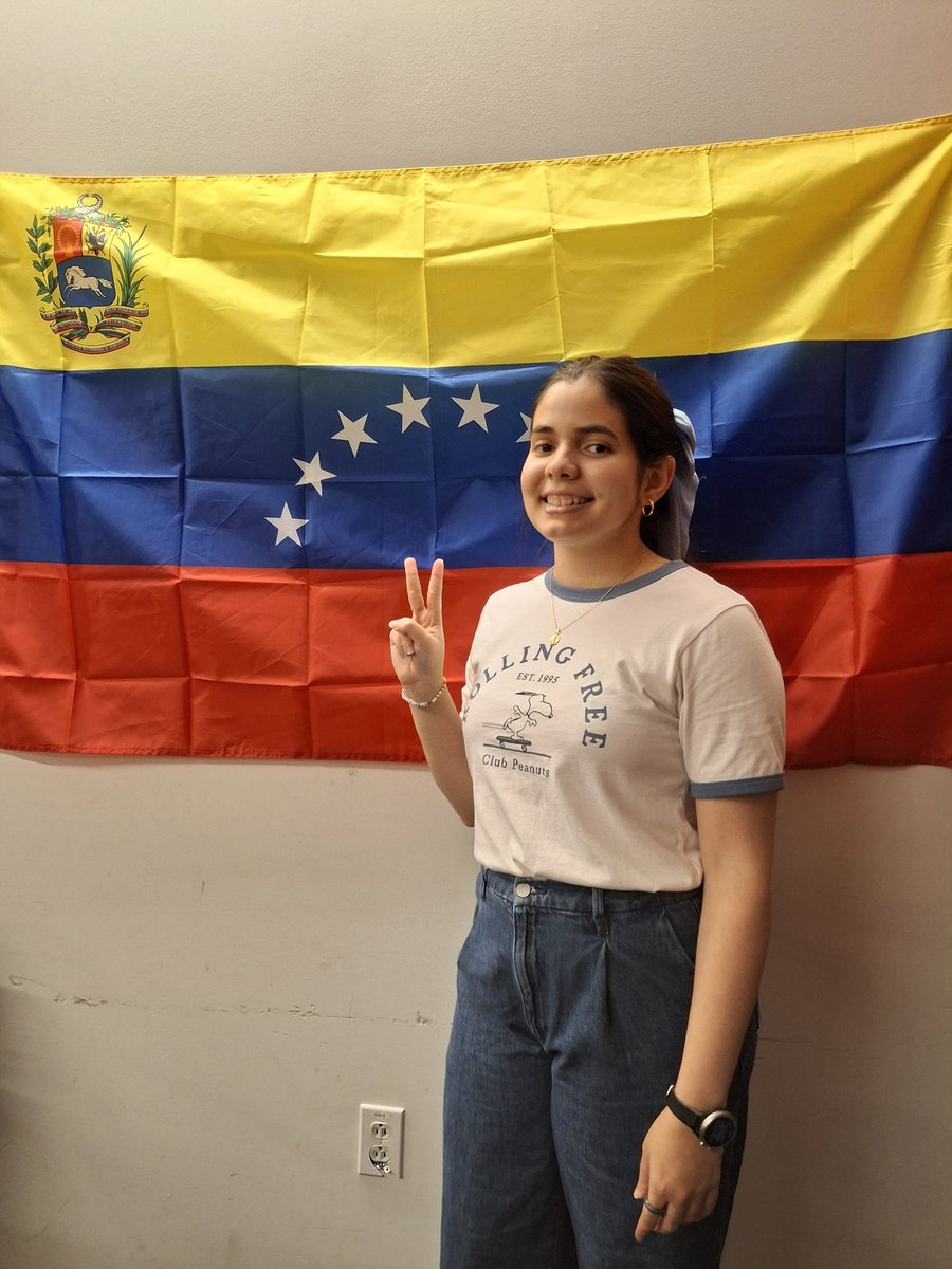 Orianasilvab's tweet photo. I might not be representing Venezuela in Miss Universe, but I am definitely representing it at @UNTChemistry 💚🦅😂 Thank you @UNT_CGSO for organizing this international gathering! #latinainstem #chemistry #unt https://t.co/sLCOmSTbcj