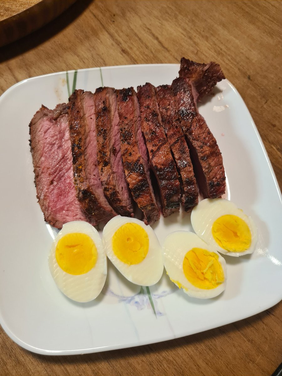 Box_Crayg's tweet photo. Been cooking shoulder roast like a steak, good bang for your buck. Mmmmmmmm https://t.co/nvkePKNgun