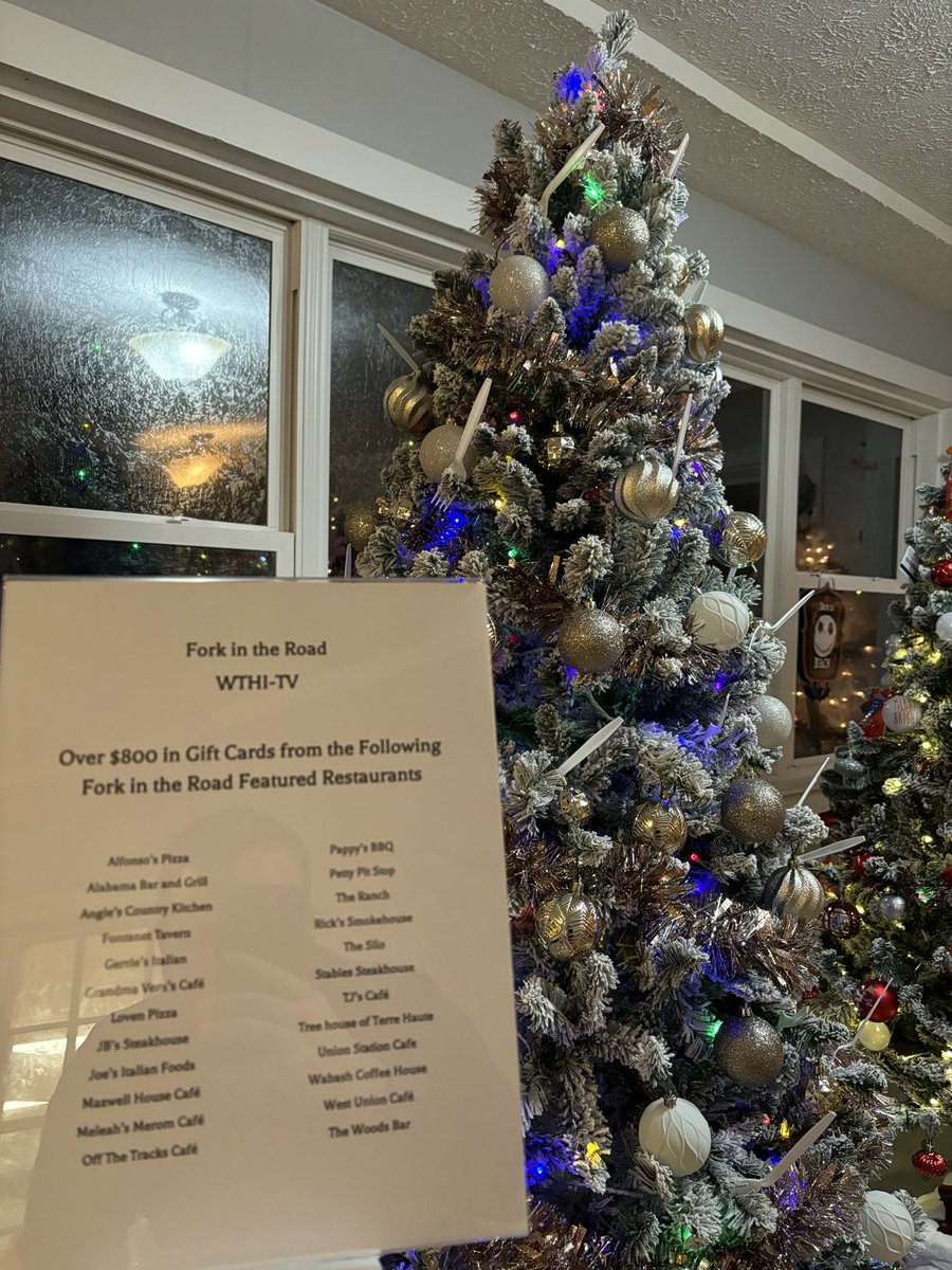 RossRowling1's tweet photo. Come check out the Fork in the Road Tree, one of almost 100 GREAT prizes at the Zorah Shrine Feztival of Trees. Kicking off 11/23 and running through 11/30 on Shrine Hill. https://t.co/0Qt8WhaZG4
