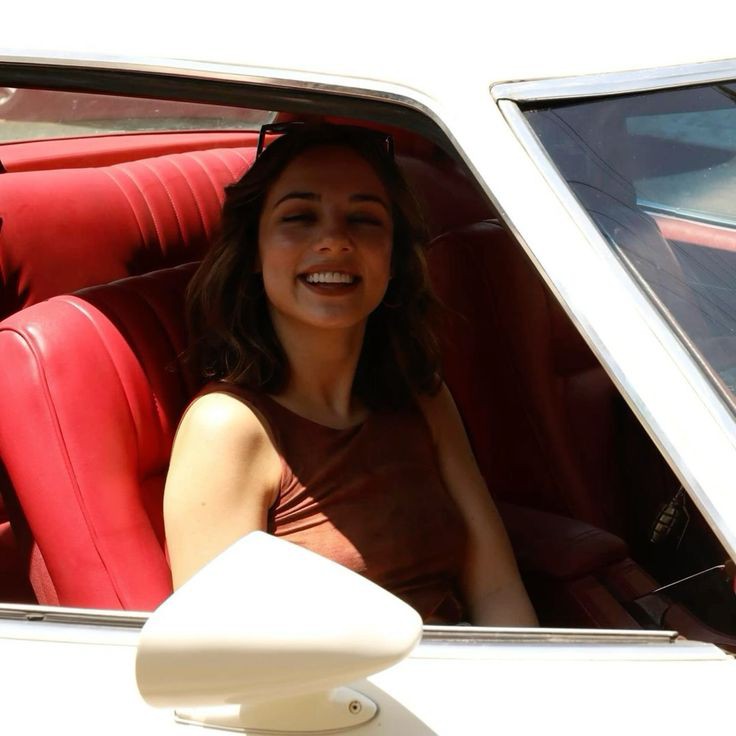 sofia0498914627's tweet photo. hey guys, sorry for being inactive life's hard now that im a dinosaur. i stole a car i think it belonged to groff but now its mine, just like larissa #sofiaout https://t.co/cYU9VjevEm