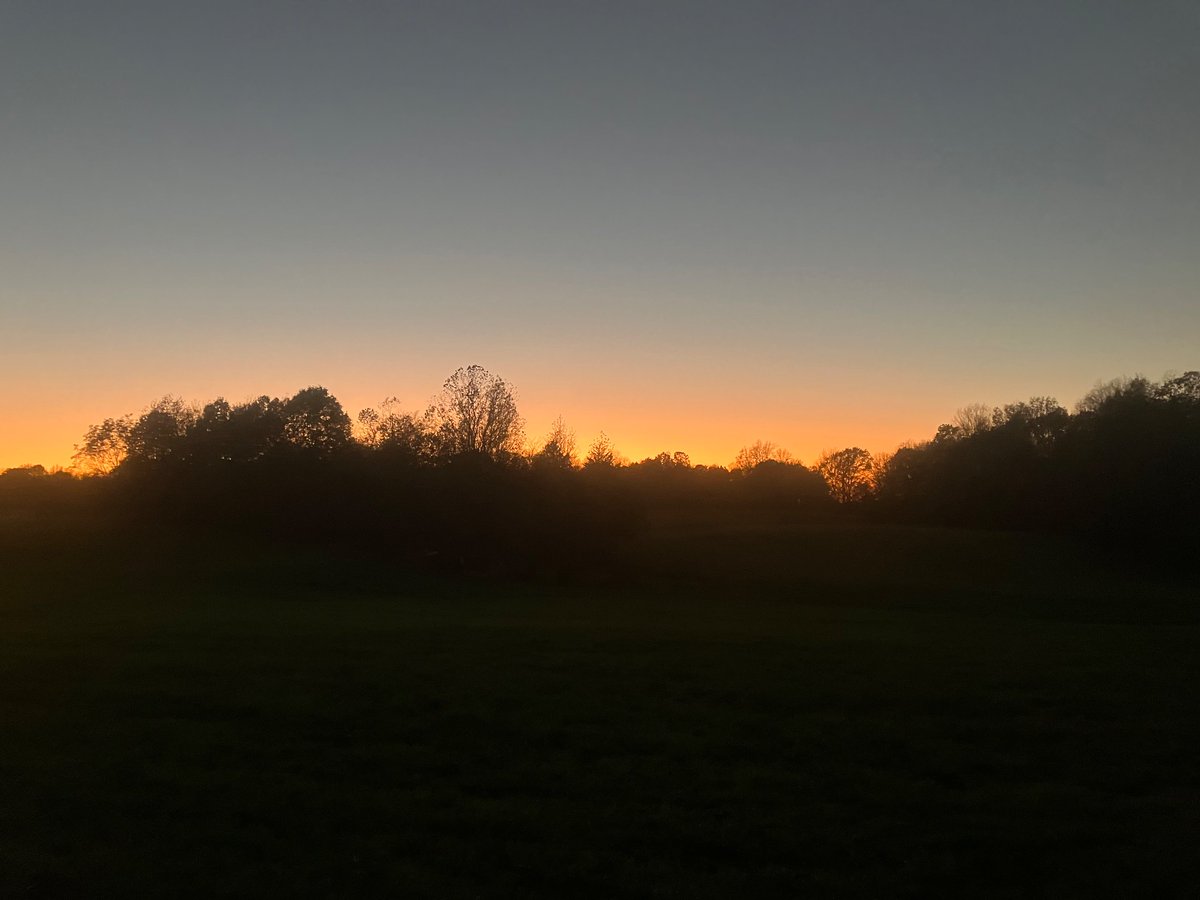 Moon rising in the east just after sunset in the west. Beautiful evening on the farm🤠