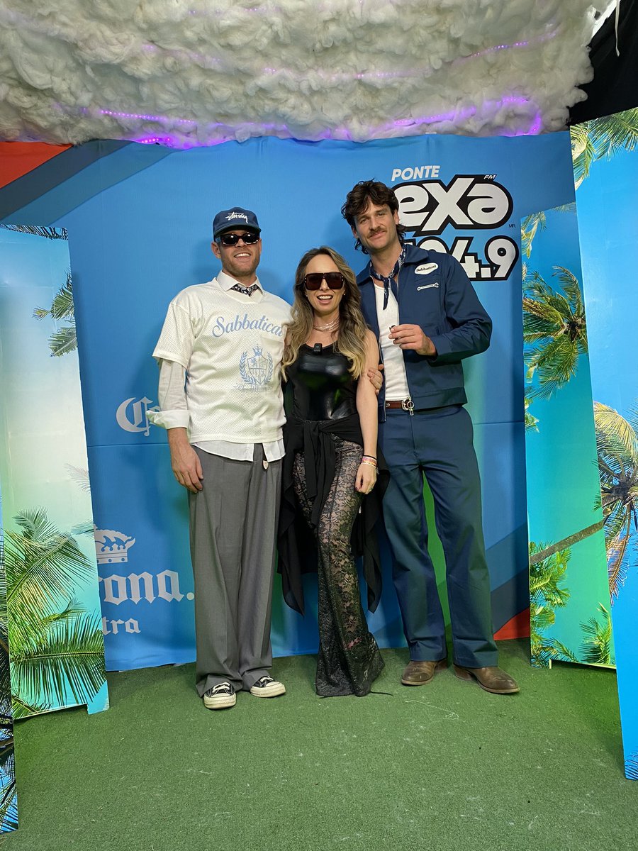 ExaFM's tweet photo. ¡ #TwoAnother nos visita en el foro de Exa FM! 🤩 Seguimos con más #CoronaCapitalEnExa 😎🎶 en compañía de @anahidelamora https://t.co/XsLoAf1Y9J