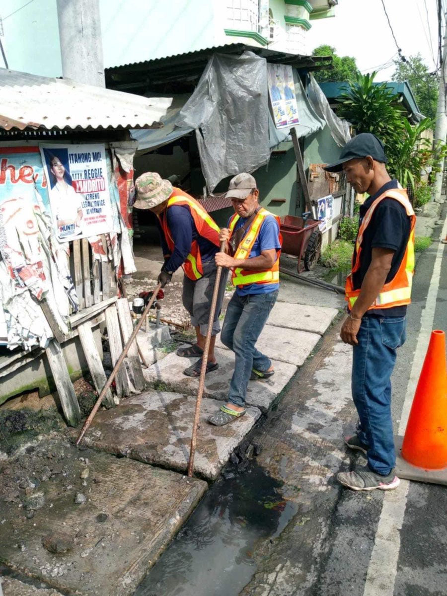 OFFICIALMUNTI's tweet photo. Ipagpatuloy natin ang pagsuporta sa mga inisyatibo ng lokal na pamahalaan para sa mas malinis na komunidad.
#Muntinlupa #MuntinlupaNakakaproud #CityEngineeringDepartment
π·: Muntinlupa City Engineering Department https://t.co/0sF3zJiGjD