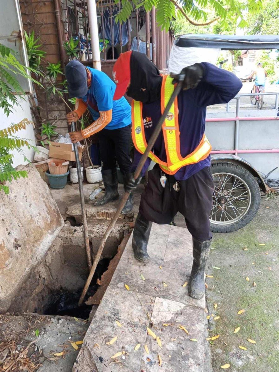 OFFICIALMUNTI's tweet photo. Ipagpatuloy natin ang pagsuporta sa mga inisyatibo ng lokal na pamahalaan para sa mas malinis na komunidad.
#Muntinlupa #MuntinlupaNakakaproud #CityEngineeringDepartment
π·: Muntinlupa City Engineering Department https://t.co/0sF3zJiGjD