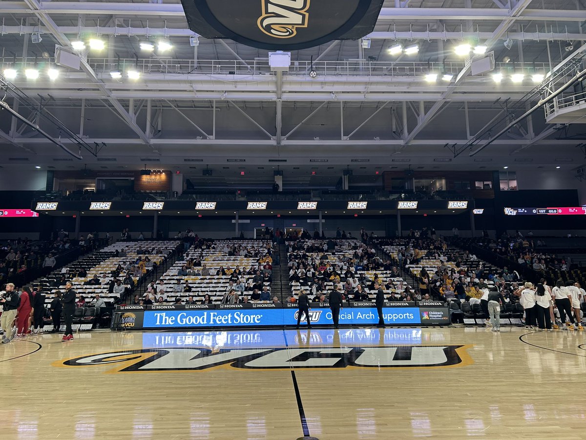 juliamouketo's tweet photo. Here at the Siegel Center for the tip off of the second support[HER] contest. Tonight, @VCUWBB will face @templewbb .
@RTDSports @RTDNEWS 

#Vcurams #vcuwbb #supporther https://t.co/NdJhNGASXO
