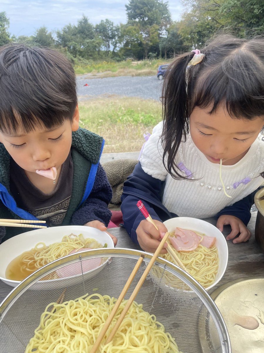 tsc_freeschool's tweet photo. みんなで醤油ラーメン作り！🍜✨
自分たちで話し合って、食べたいものを作る楽し��を味わいました。
大人の手は借りず、片付けまでしっかり完了！👍 https://t.co/v7chXQR5G8