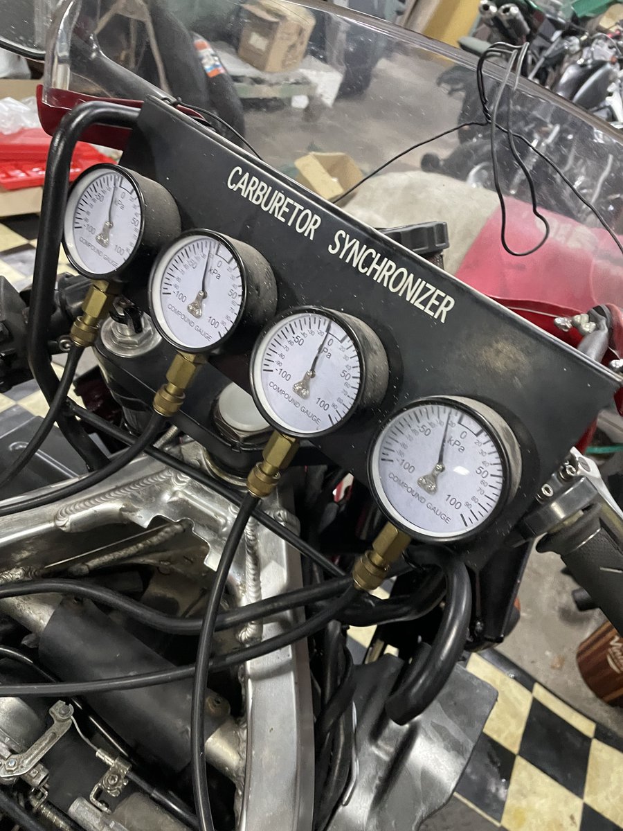 NOS478's tweet photo. おはようございます
同調作業中♪♪
今日の京都はお天気が微妙ですねぇ~♪♪
今日も通常営業で元気に営業中(^^♪
預り作業は現在入庫待ちして頂いております(*´з`)
現在2台ほどですが
今日も頑張っていきまっしょい♪♪
でわまた( ^)o(^ )
#ホンダ
#vfr #vfr400 #vfr750 https://t.co/Q7TEU1Jm9n