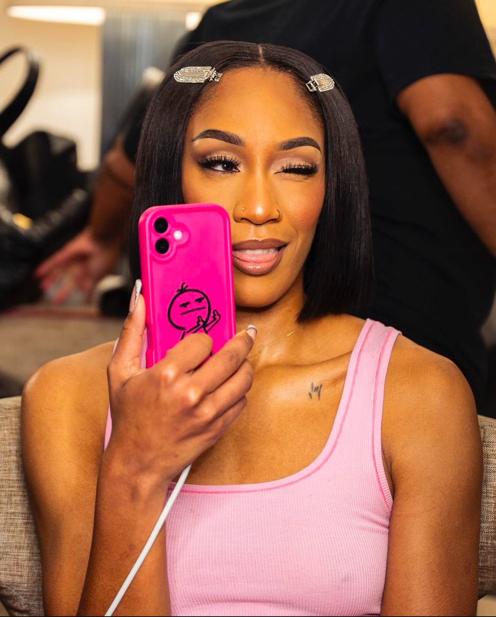 It’s the phone case for me 🖕🏽🫤🖕🏽

A’ja got all the aura