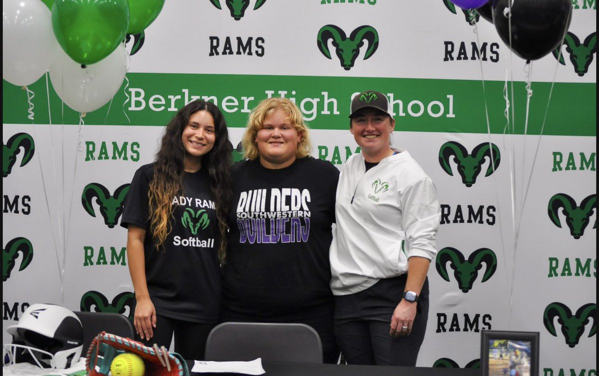 abby.sftbl17 tweet media