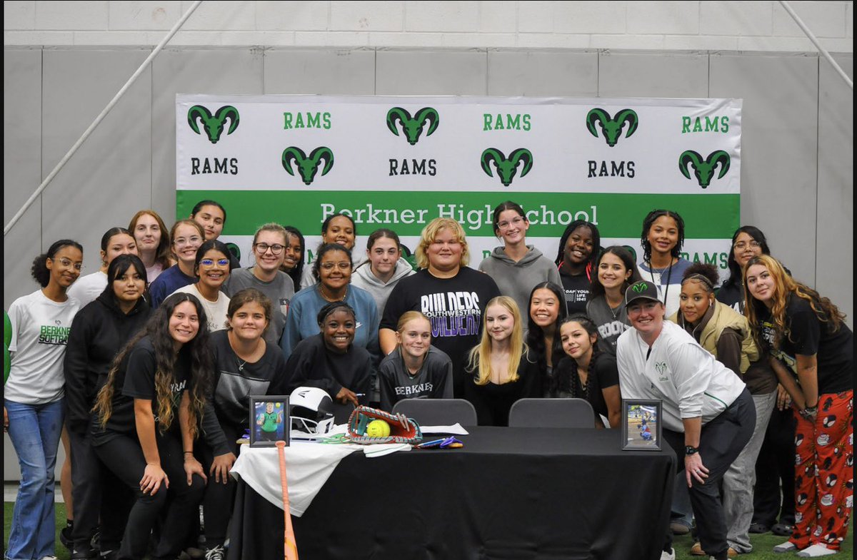 abby.sftbl17 tweet media