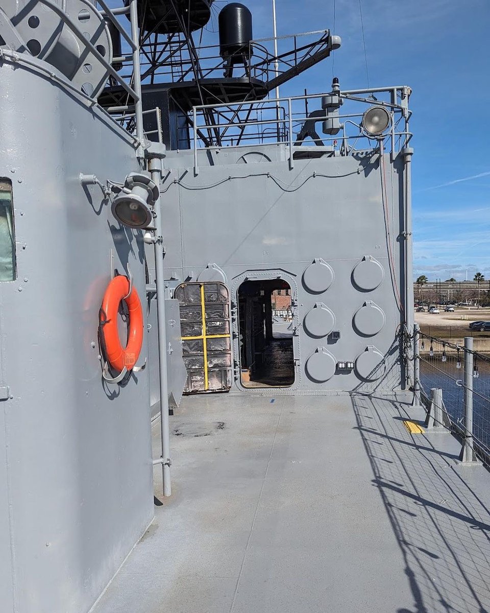 FLHistWarship's tweet photo. Did you know that our parking lot is free when visiting the USS Orleck?! Come visit us this weekend and tour this amazing historic warship! 

#jaxnavalmuseum #navalmuseum #dtjax #visitjax #jacksonville #navyship https://t.co/W2BOUwnH9n