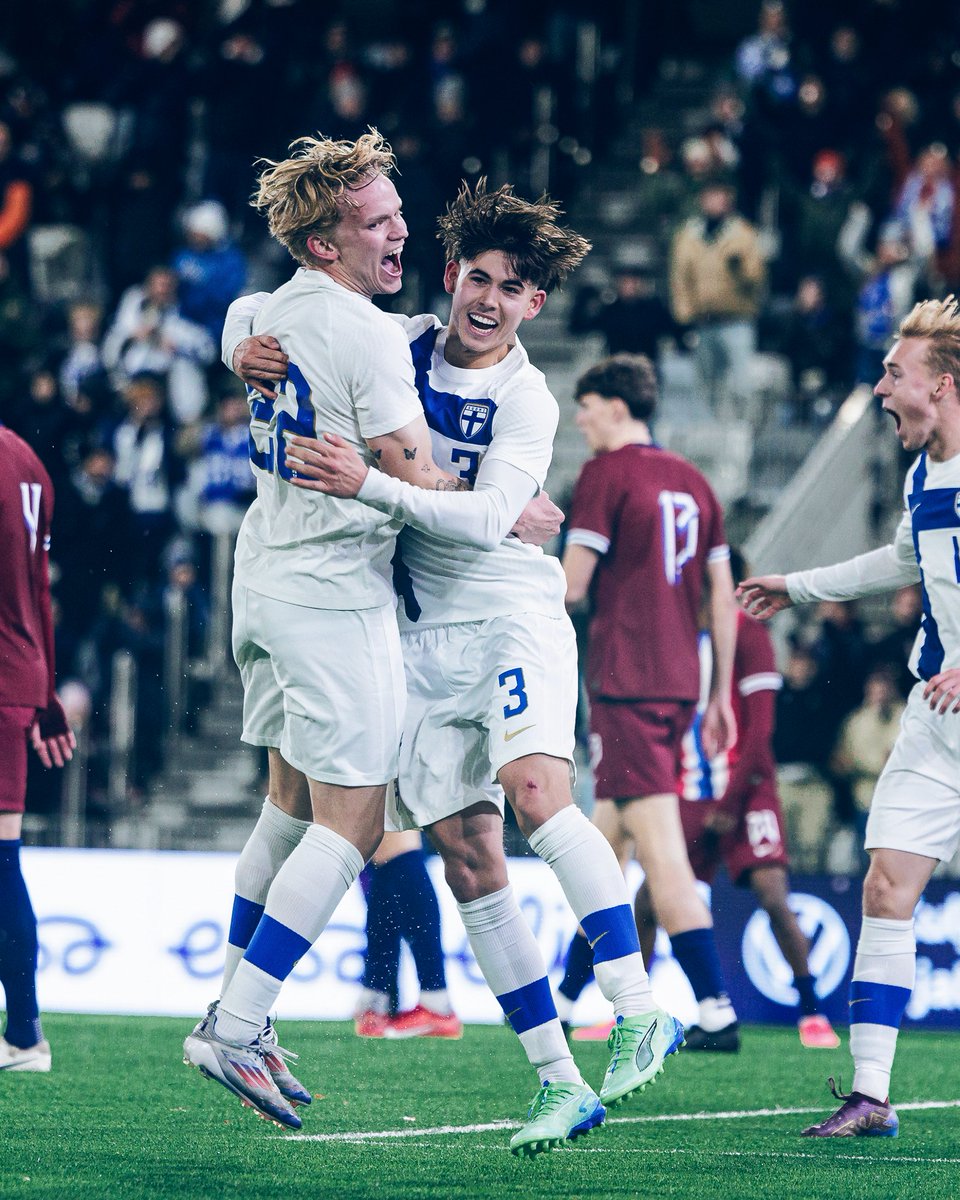 Huuhkajat's tweet photo. Tammelan tunteikas perjantai-ilta kuvina! 🎞️
📸: Jimi Soinila
#Pikkuhuuhkajat #FINNOR #U21EURO #MeOlemmeSuomi https://t.co/F2PV4JBMKC