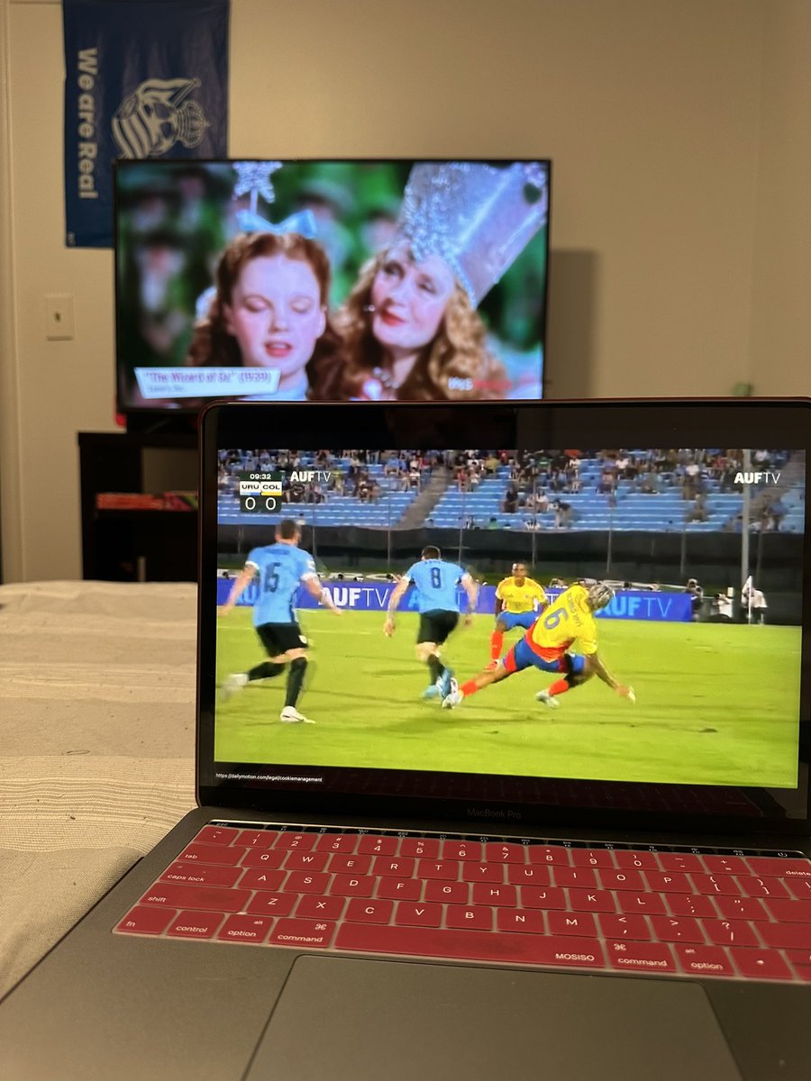 BrandonCortesTV's tweet photo. @FCFSeleccionCol Friday nights: https://t.co/r7swAYs2ON