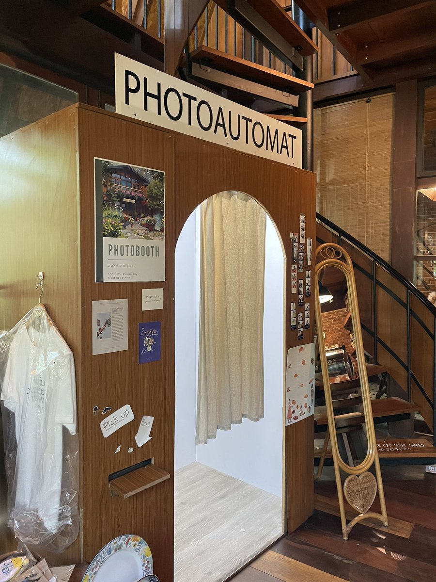 📍Lifehouse cafe &amp; Kitchen คาเฟ่โฮมมี่ จ.ฉะเชิงเทรา 🌳🌸🌼🍃✨ ตอนเสิร์ชหาก็คือชอบที่นี่ตั้งแต่เห็นเลย 

พอมาถึงก็คือไม่ผิดหวัง ด้วยความที่ต้นไม้เยอะมาก อากาศที่ร้านเลยเย็นสบาย แถมจัดร้านน่ารักมากก ถ่ายรูปได้ทุกมุม

สรุปคือ highly recommended

#chachoengsao #lifehousecafe