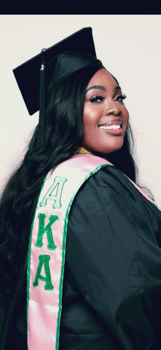 _PrettyWings13's tweet photo. Very much Mastered It 🎓🩷💚

#Dec12th https://t.co/Ap0i2BWFMP