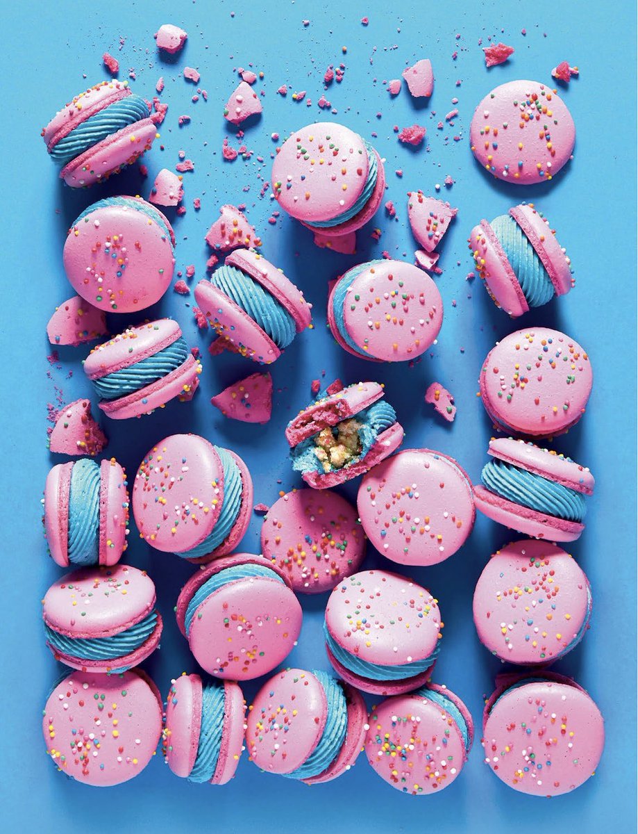 Coolfooddude's tweet image. These Birthday Cake Macarons are absolutely adorable! While they’re bubblegum-flavoured, you can easily customize them with any food flavoring you prefer. wp.me/p4Mio9-1Cv #macarons #birthdaycake #cake
