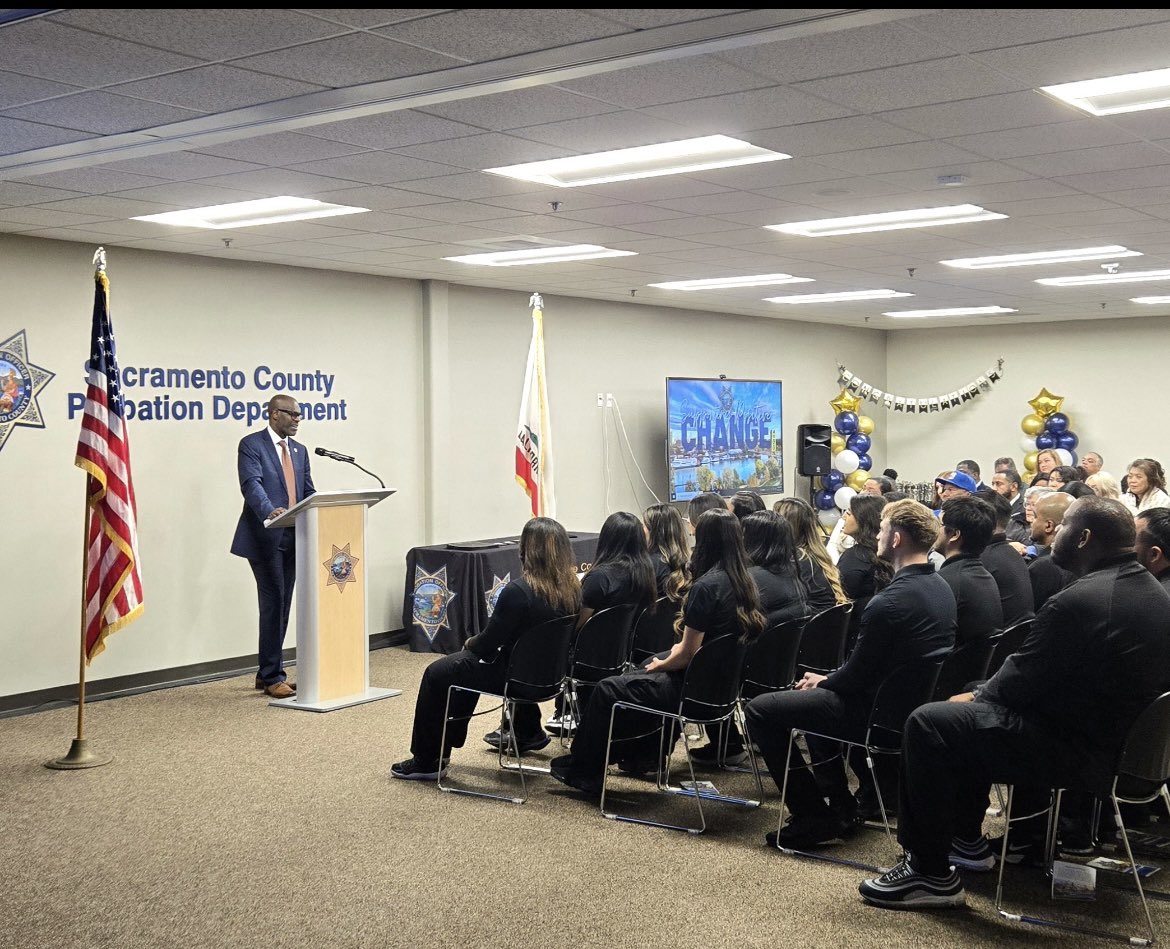 RetChiefYarber's tweet photo. My last swearing-in ceremony as Chief! Always an honor to administer the oath to the next group of probation leaders! https://t.co/4tJTbSYCKI