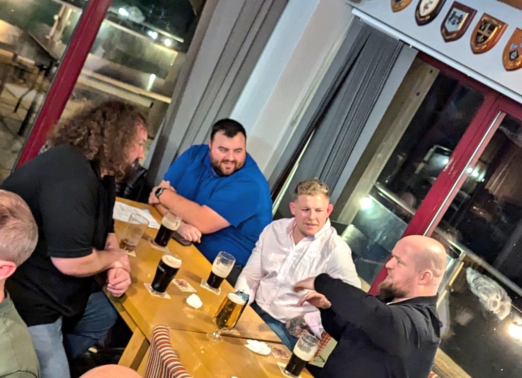 jayclark0106's tweet image. What a great night @PontyclunRFC with the absolute #Legend that is @adamjones3 "Honestly" what a guy 😁 @neathrfc 🖤🖤🖤 @JoshhClarkk_ @AdamCourt_3 @evrfc 🔴⚪🟢@mjbartlett_92 #FrontRowUnion #NutsAndBolts
