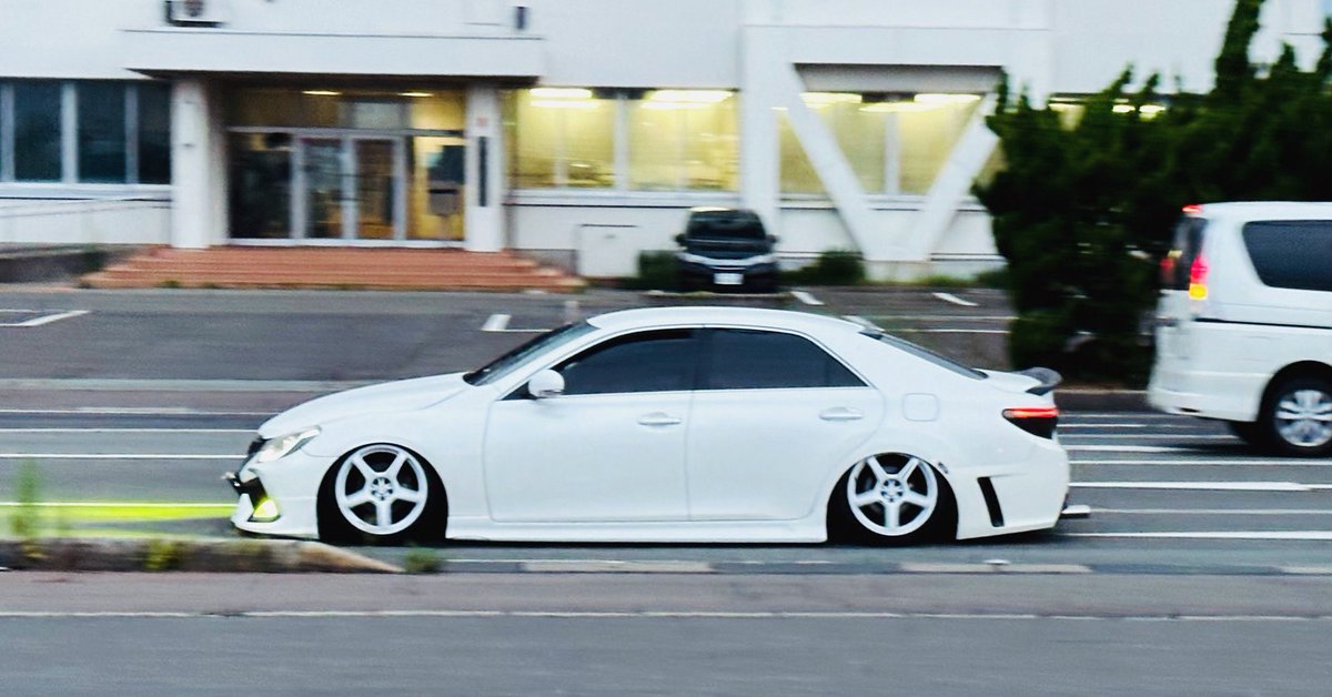 わたくしがダックテール付けるきっかけになったのが車種は違うけどライの86を見てなんですよ👀