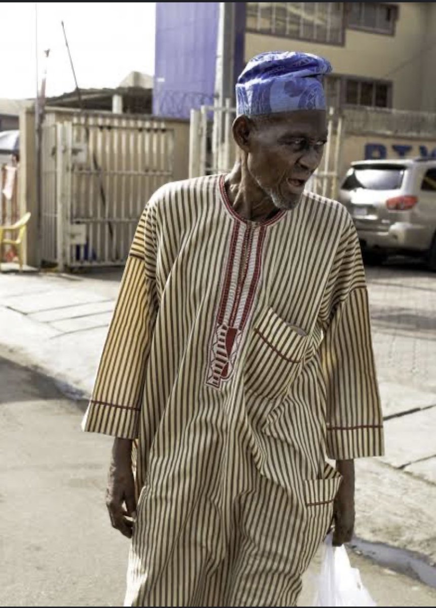 ChrisExcel102's tweet photo. 58 year old … 

In America 🇺🇸                            In Nigeria 🇳🇬 https://t.co/3IDw4ElrtL