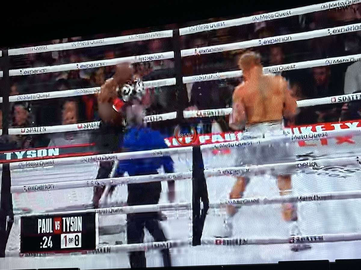 MBilchak7's tweet photo. Awesome waiting all night for this fight only to spend 1/2 of it buffering….🤦🏼‍♂️ https://t.co/PS0i13yIT5