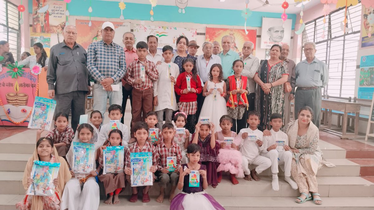 In Continuation of Children's Day Celebrations, Senior Citizens Welfare society donated Stationery kits to winners of Inter House Quiz Competition in MCPS, AB Shalimar Bagh. 
HoS : Sushma Goyal
Incharge : Anshu Bala
CRCC : Suman Kothari
DURCC : Dr. Anju Gaur
Udise : 07010405606