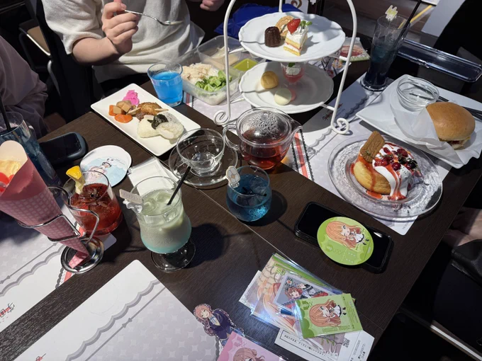 えーはちゃめちゃやってます 