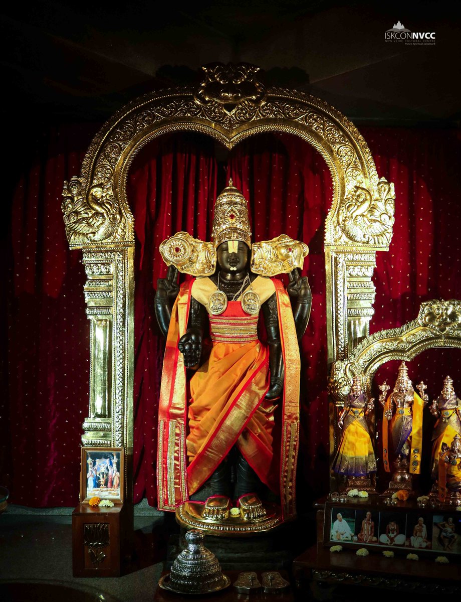 ISKCONPune's tweet photo. 🌷Mangal Arati Darshan🌷🗓16/11/2024🙏🚩@ISKCONNVCCPune🚩
.
.
#ISKCONNVCC #ISKCONPune #ISKCONNVCCPune #ISKCON #16thnovember #16thnovember2024 #Saturday #Harinaamsankirtan #Radheshyamdas #Radheradhe #Sankirtan #Kirtan #Vrindavan #Mayapur #Prabhupada #GVE #Govardhanecovillage https://t.co/jj0G2wFBKK