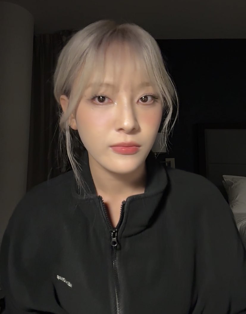 mzylvs_2's tweet photo. #문수아 🫧 live 💜 https://t.co/t7sWxl4AFo