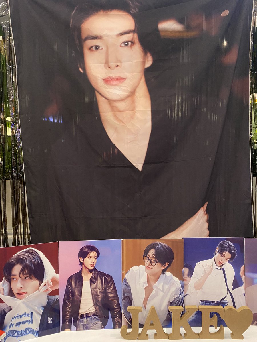 sjakedaily's tweet photo. Jake is waiting for you~ 

In collaboration with @Cafe113O’s RandomantiKEU, celebrate two Jake birthday CSE in one event! 

You can grab your Come & Go CSE kits now here at ChaTraMue. 

#sjakedaily #Cafe1130