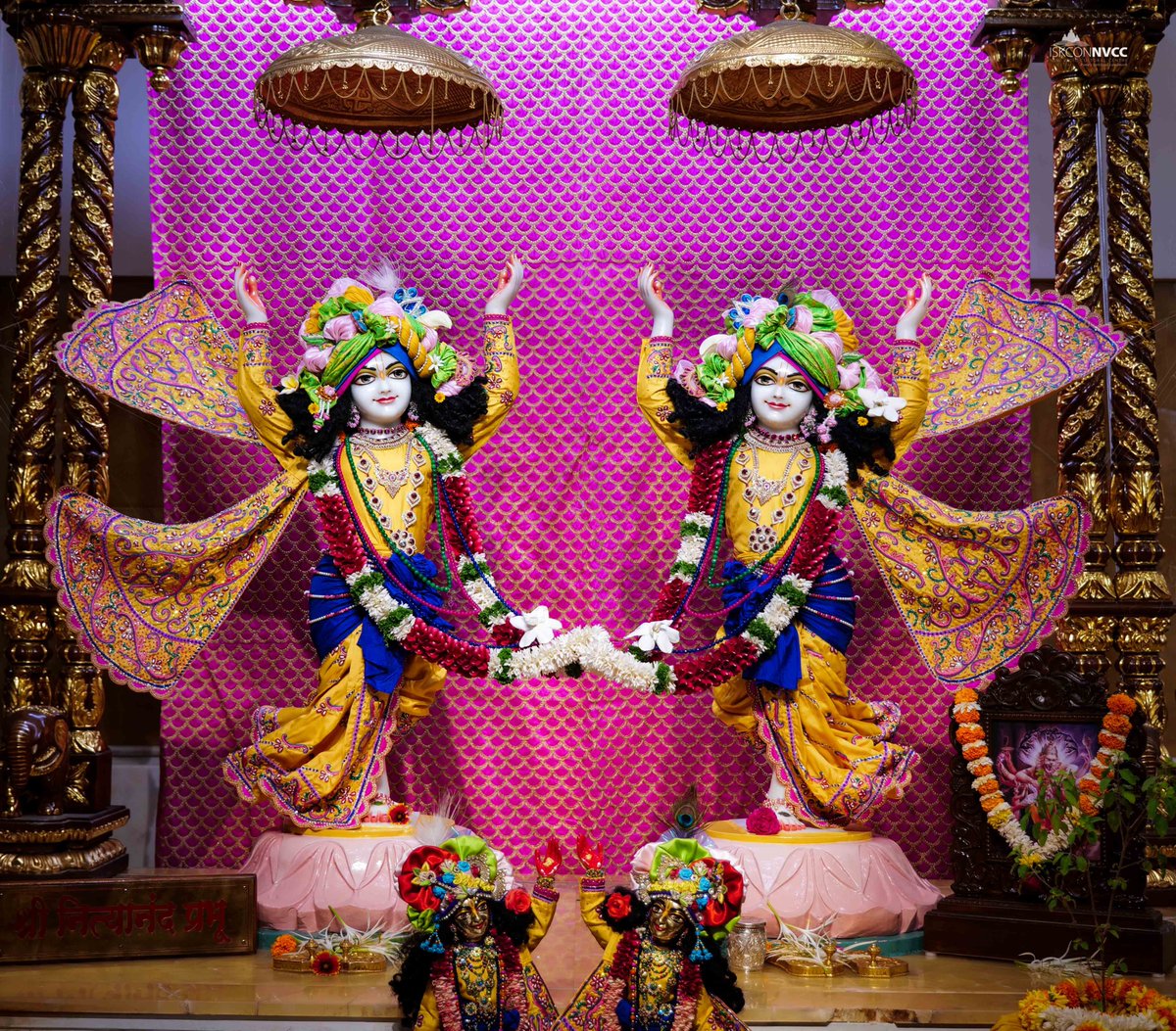 ISKCONPune's tweet photo. 🙏🏽Today's Darshan 📿 🗓16-11-2024🙏
🌷Sri Sri Gaur Nitai🌷
🚩@ISKCONNVCCPune🚩
.
.
#ISKCONNVCC #ISKCONPune #ISKCONNVCCPune #ISKCON
#16thnovember #16thnovember2024 #Saturday
#Harinaamsankirtan #Radheshyamdas #Radheradhe
#Sankirtan #Kirtan #Vrindavan #Mayapur #Prabhupada https://t.co/lqXFRzWkQc